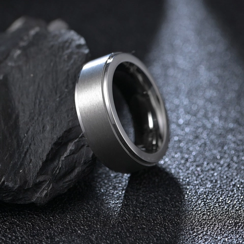 Anello in Acciaio al Titanio da Uomo Minimalista Superficie Sabbiata Spazzolata Gioielli di Moda Fascia con Bordo Lucidato per Uso Quotidiano Regalo Uomo