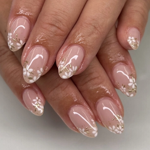 Press On Nagels Kort Amandel Nude Roze Transparant Glanzend Witte Bloem Goudfolie Elegante Kunstnagels Vrouwen