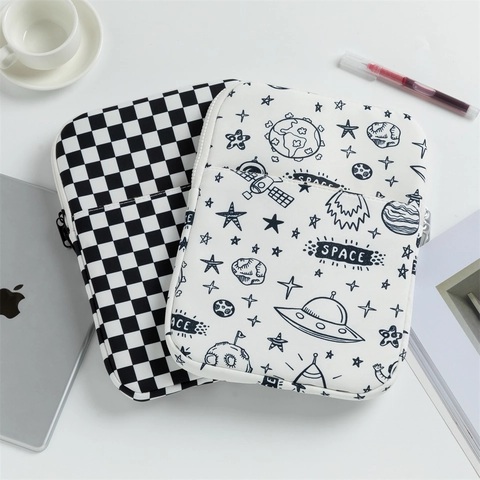 Laptop Tablet Sleeve Case Shockproof Padded Polyester Zipper Closure Front Pocket Checkerboard Astronaut Pattern Ins Style