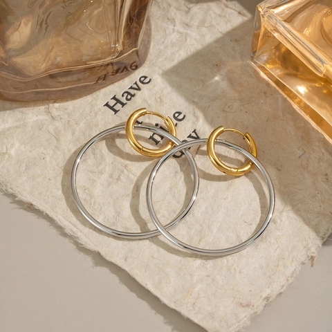 Zwei Farbtöne Ineinandergreifende Kreolen Edelstahl 18K Vergoldet Geometrische Hängeohrringe Minimalistischer Schmuck Damen