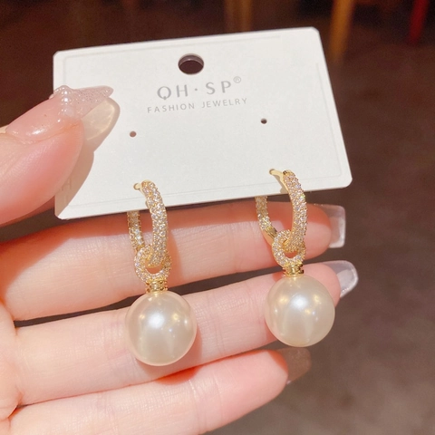 Pendientes De Aro Elegantes De Cobre Chapados En Oro Con Colgante De Perla Artificial Redonda Circón Micro Pavé Para Mujer