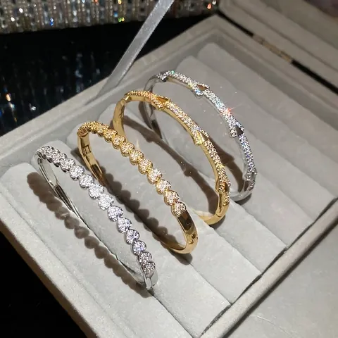 Bracelet Jonc Coeur En Cuivre Plaqué Or 18K Avec Pavé De Zircone Cubique Fermoir Flèche Bijoux Élégants Pour Femmes