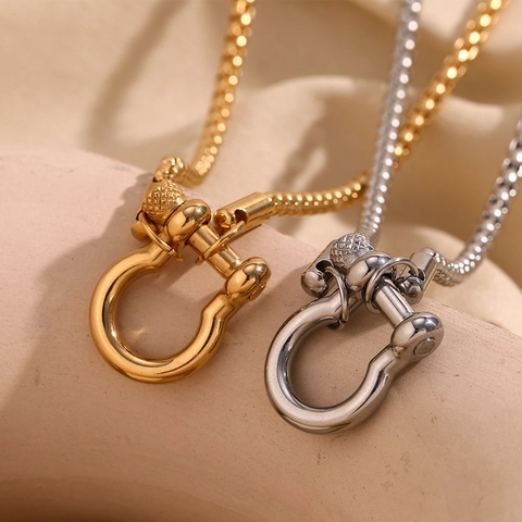 Stainless Steel Horseshoe Buckle Pendant Necklace For Women 18K Gold Plated Box Chain Geometric Fashion Jewelry Everyday Gift