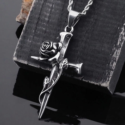 Collana Pendente Croce Di Chiodi Avvolta Da Rosa Gotica Vintage Acciaio Inossidabile Distressed Punk Streetwear Gioielli Uomo
