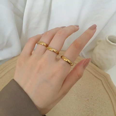 Anello A Fascia Semplice In Acciaio Al Titanio Minimalista Lucidato A Specchio Placcato Oro 18K Gioielli Impilabili
