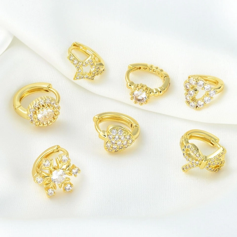 Orecchini A Cerchio Huggie In Rame Di Moda Con Zirconia Cubica Micro Intarsiata Cuore Stella Fiocco Neve Per Donne