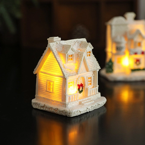 Weihnachten Leuchtendes Schneehaus Harz LED Miniatur Gebäude Desktop Ornamente Feiertag Deko Geschenk