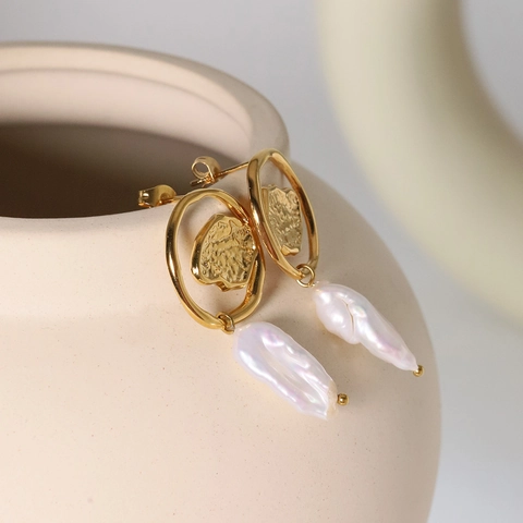 Orecchini Pendenti Con Künstliche Perle D'acqua Dolce Barocche Acciaio Al Titanio Placcato Oro Cuore Irregolare Strutturato Gioielli Stile Francese Vintage Donne