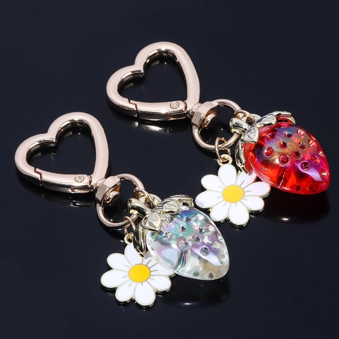 Kawaii Strawberry Daisy Flower Keychain Heart Shape Alloy Resin Bag Charm Pendant Jewelry For Women Girls