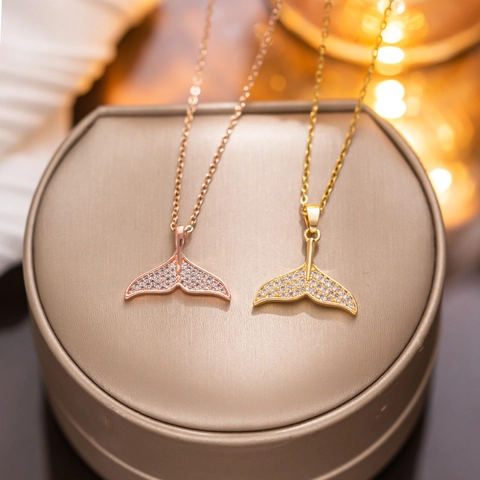 Collar de Acero de Titanio con Cola de Sirena Elegante Simple Colgante de Cola de Pez con Strass Oro Oro Rosa Joyería para Mujer