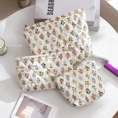 Floral Quilted Cosmetic Bag Portable Zipper Toiletry Pouch Organizer For Travel Ins Style Floral Print Polyester Handbag