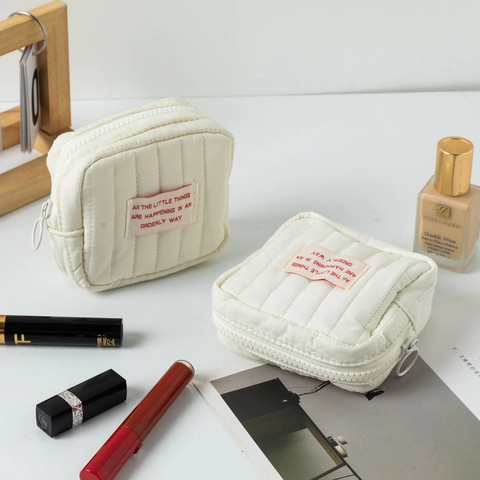 Einfache Quadratische Gesteppte Baumwolle Kosmetiktasche Tragbare Mini Lippenstift Aufbewahrungstasche Münzbörse Für Damen