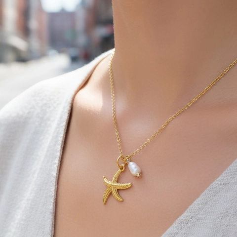 Collier Pendentif Étoile De Mer Avec Perle D'eau Douce Et Strass Cuivre Plaqué Or 18K Style Marin Pour Femmes