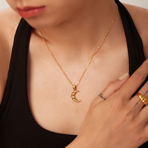 18K Gold Plated Stainless Steel Crescent Moon Pendant Necklace With Rhinestones Geometric Fashion Jewelry For Women