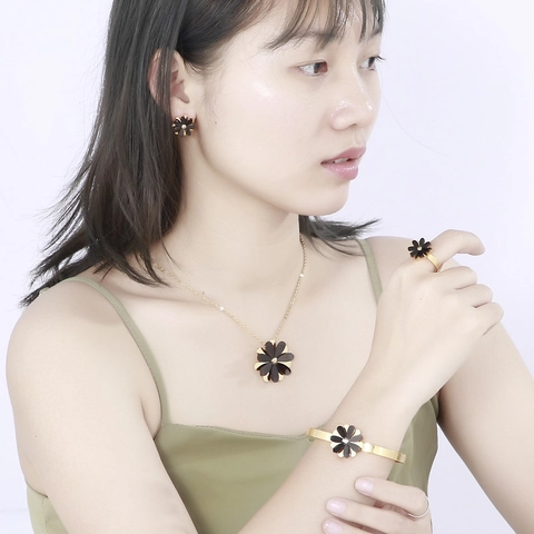 Mode Madeliefje Bloem Sieradenset Roestvrij Staal Ketting Armband Oorbellen Ring Voor Vrouwen Elegant Floraal Verguld Sieraden