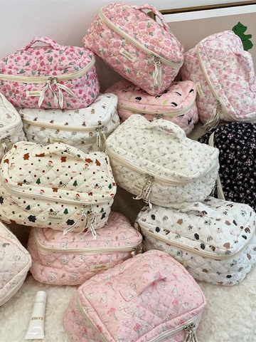 Gesteppte Kosmetiktasche Große Kapazität Tragbarer Make up Organizer Süßes Cartoon Blumenmuster Reise Kulturbeutel Reißverschluss