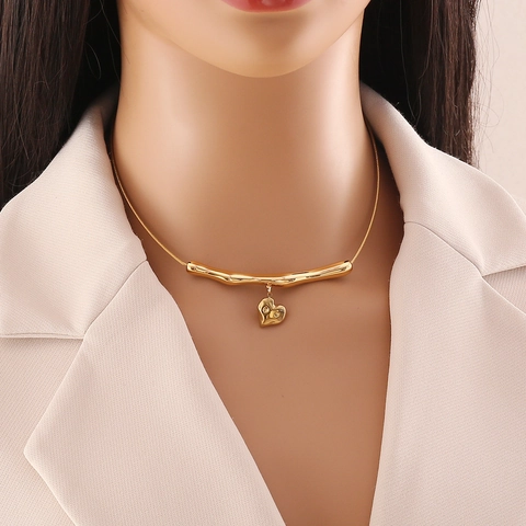 Collar De Acero Inoxidable Geométrico Irregular Chapado En Oro Con Piedra Verde Perla Artificial Y Colgante Corazón Para Mujer