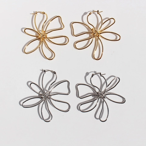 Orecchini a Bottone a Forma di Farfalla e Fiore in Ottone Cavo Astratti Minimalisti Grandi Fili Metallici Donna Gioielli