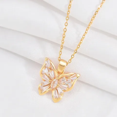 Collana con Pendente a Farfalla Placcata in Oro per Donna in Acciaio al Titanio Rame e Zirconia Intarsiata Gioielli Moda