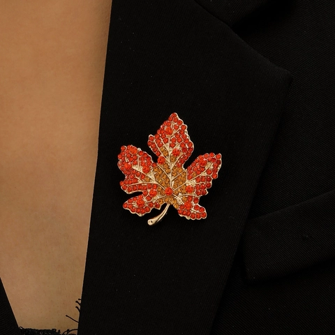 Broche de Aleación de Hoja de Arce de Lujo Elegante Pin de Esmalte de Strass Para Mujer Joyería Accesorios Regalo