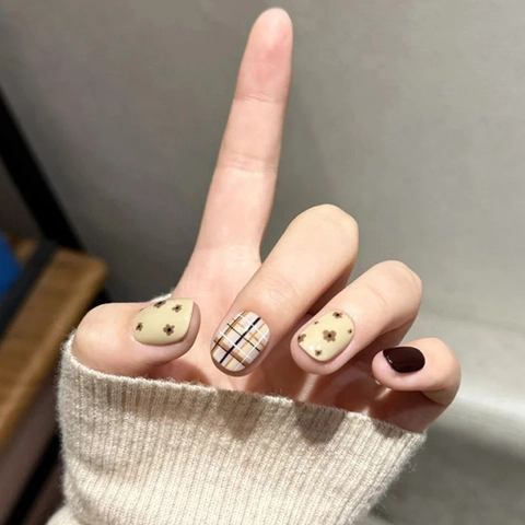 Square Press On Nails Creamy Brown Plaid Flower Pattern Cute Daily Wear False Nails
