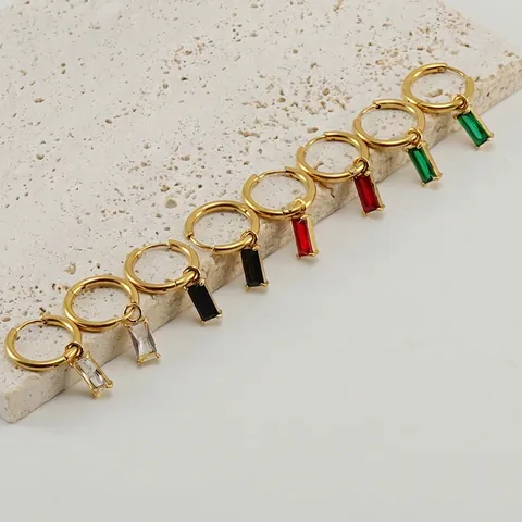 Orecchini A Cerchio In Acciaio Inossidabile Con Ciondolo In Zircone Rettangolare Placcato Oro 18K Orecchini Huggie Per Donna