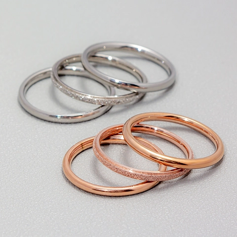 Minimalistische Titanstahl Ringe 18K Vergoldet Stapelbare Mattierte Und Polierte Band Schmuck Für Damen Mode