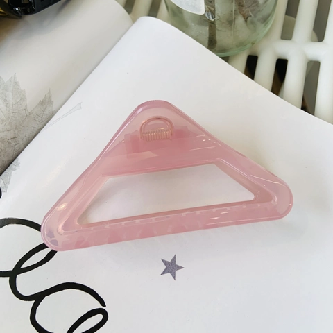 Hollow Triangular Hair Claw Clip Resin Geometric Acetate Shark Hairpin Minimalist For Women Stylish Hair Accessories