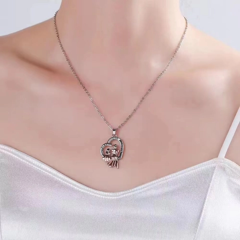 Heart Pendant Necklace Alloy Zircon Two Tone Mother Daughter Figures Engraved Sentiment Mothers Day Jewelry Gift Women