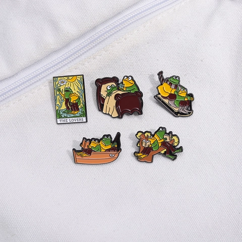Épingle en Émail Grenouille Dessin Animé Broche en Alliage Badge Animal Créatif pour Sac à Dos Décoration de Vêtements Bijoux Tendance