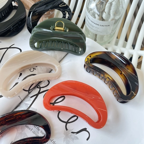 Large Hair Claw Clip Plastic Resin Semi Circle Crescent Shape Thickened Shark Clip Hair Styling Accessories For Women