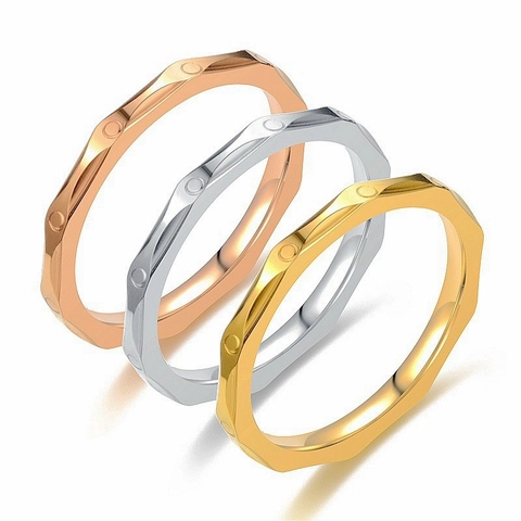 Anello Sfaccettato Geometrico in Acciaio al Titanio Minimalista per Uomo Donna Unisex Design a Rombi con Borchie Gioielli
