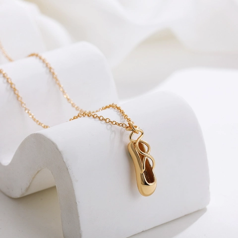 Künstlerisch Vintage 18K Vergoldet Ballettschuhe Anhänger Halskette Kupfer Schlüsselbein Kette Schmuck Für Damen Herren Täglich Accessoire