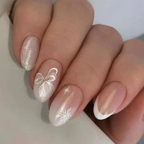 Unghie Finte Ovali Press On Punta Francese Fiocco Di Neve Eleganti Unghie Artificiali Inverno Dolce Rosa Nude Glitter Argento