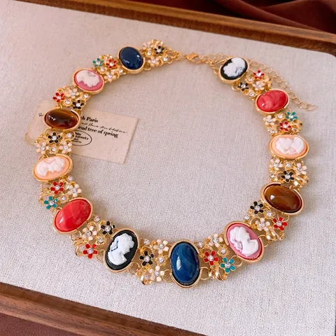Set Gioielli Vintage Stile Palazzo Francese Lega Resina Cammeo Gemma Colorata Collana Orecchini Con Silver Earring Post