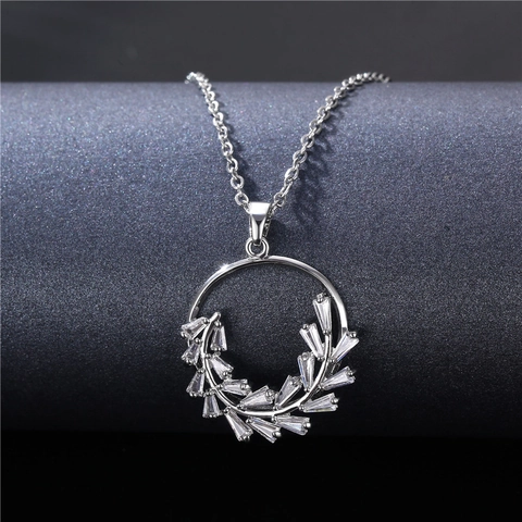 Elegante Halskette Mit Rundem Anhänger Für Damen Zirkonia Blattkranz Edelstahlkette Kupferschmuck Mode