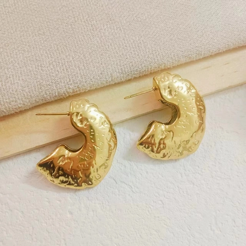 Vintage Stainless Steel Hammered Texture C-Shaped Stud Earrings Gold Plated Hollow Geometric Earrings For Women Jewelry