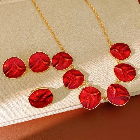 Vintage Rode Emaille Ronde Sieraden Ketting Oorbellen En Ring Goudkleurige Legering Getextureerde Accessoire Dames
