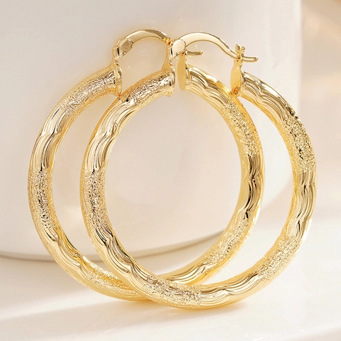 Orecchini A Cerchio Grandi Ottone Placcato Oro Texture Ondulata E Smerigliata Stile Francese Gioielli Tendenza Per Donne