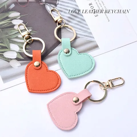 Llavero De Cuero PU En Forma De Corazón Con Anillo De Metal Dorado Adorno De Bolso Accesorio De Coche Para Mujeres