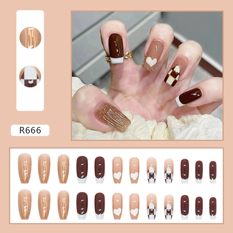 Coffin Press On Nägel Braun Schokolade Schachbrett Herzmuster Metallische Textur Süßer Coole Stil Falsche Nagelspitzen Damen