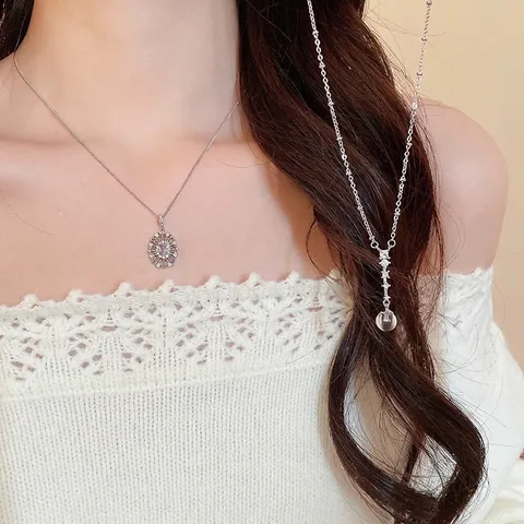 Collier Pendentif Étincelant Cuivre Zircon Ovale Creux Rayon De Soleil Chaîne Clavicule Bijoux Élégants Exquis Pour Femmes