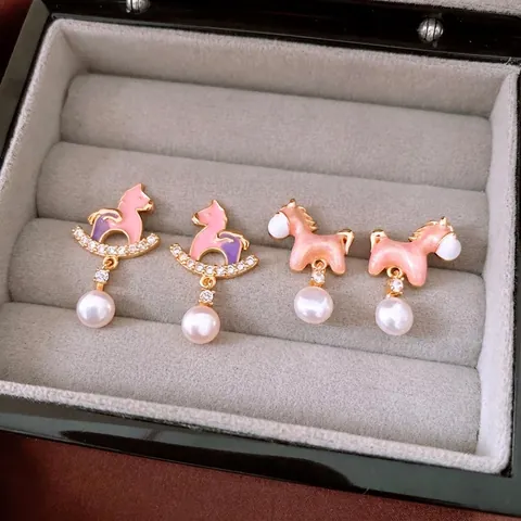 Orecchini Pendenti Cavallo Smalto Rosa Con Perla Artificial Zircone Perno In Argento 925 Placcato Oro 18K Per Donne