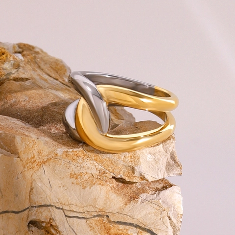 Ineinandergreifender Kreuzring Aus Edelstahl Zweifarbig Gold Silber Poliertes Band Wasserdichter Hypoallergener Schmuck Damen