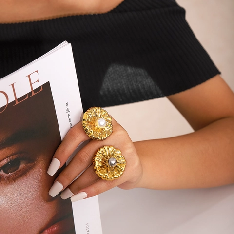 Stainless Steel Pleated Flower Ring 18K Gold Plated Geometric Wrinkled Finger Ring With Faux Artificial Pearl For Women Refined