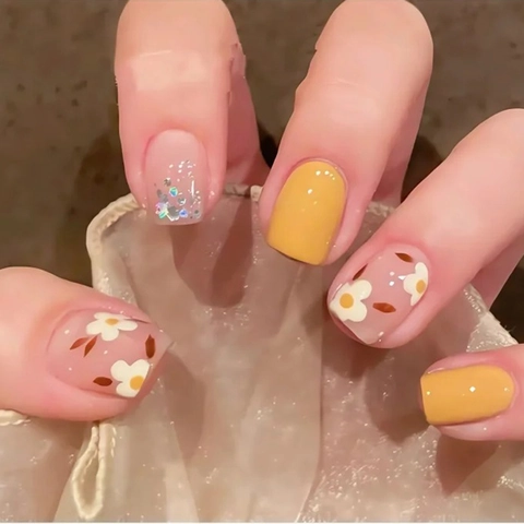 Kurze Quadratische Aufklebbare Nägel Gelbe Gänseblümchen Künstliche Falsche Nagelspitzen Mit Glitzer Süßer Stil Für Frauen