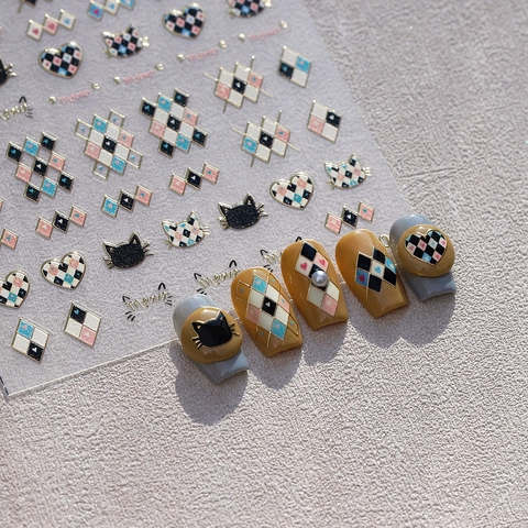Autocollants Ongles 3D Auto-Adhésifs Feuille Or Motifs Chat Cœur Carreaux Décoration Manucure DIY Style Rétro Mignon