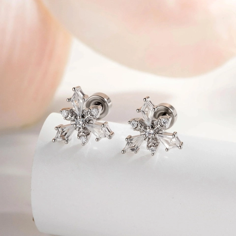 Sneeuwvlok Oorkraakbeen Stud Piercing Oorbellen Titanium Staal Koper Zirkonia Schroefsluiting Luxe Winter Sieraden Dames