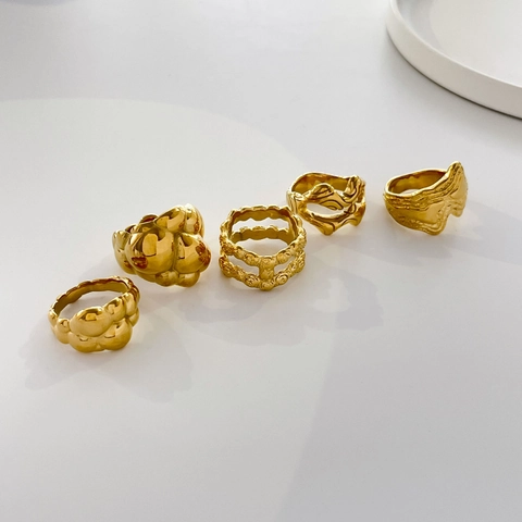 Unregelmäßige Lava Textur Titanstahl Ring Für Damen Vergoldet Abstrakt Flüssige Blase Lippen Design Skulpturaler Schmuck