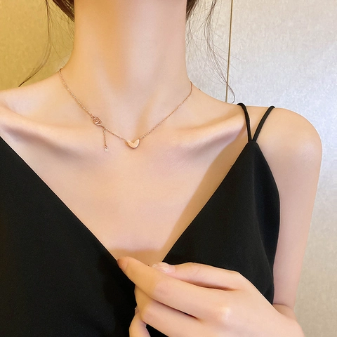 Minimalist Titanium Steel Heart Pendant Necklace For Women Elegant Rhinestone Interlocking Rings Clavicle Chain Fashion Jewelry